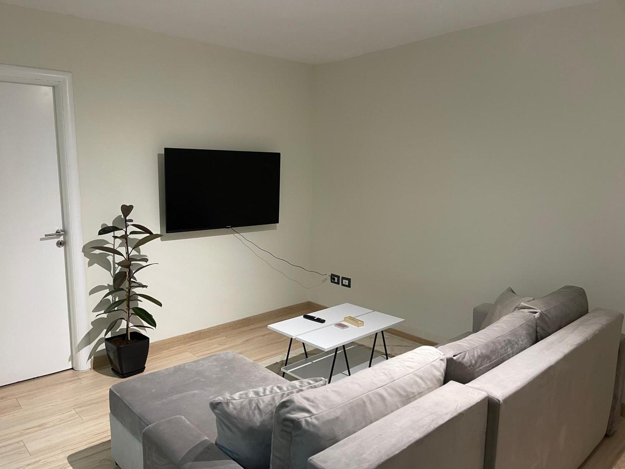 White Apartment, In The Center Of Τίρανα Εξωτερικό φωτογραφία