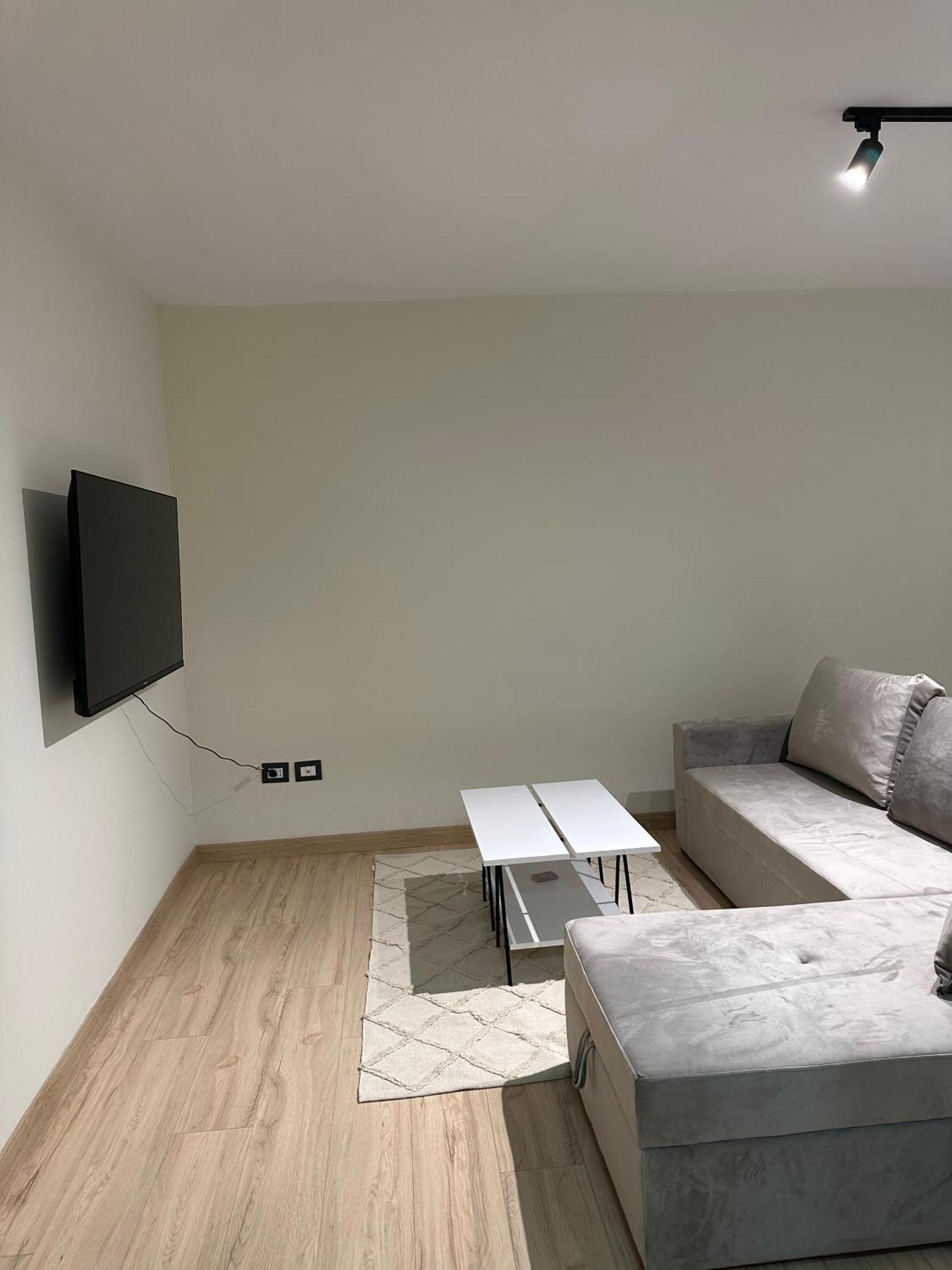 White Apartment, In The Center Of Τίρανα Εξωτερικό φωτογραφία