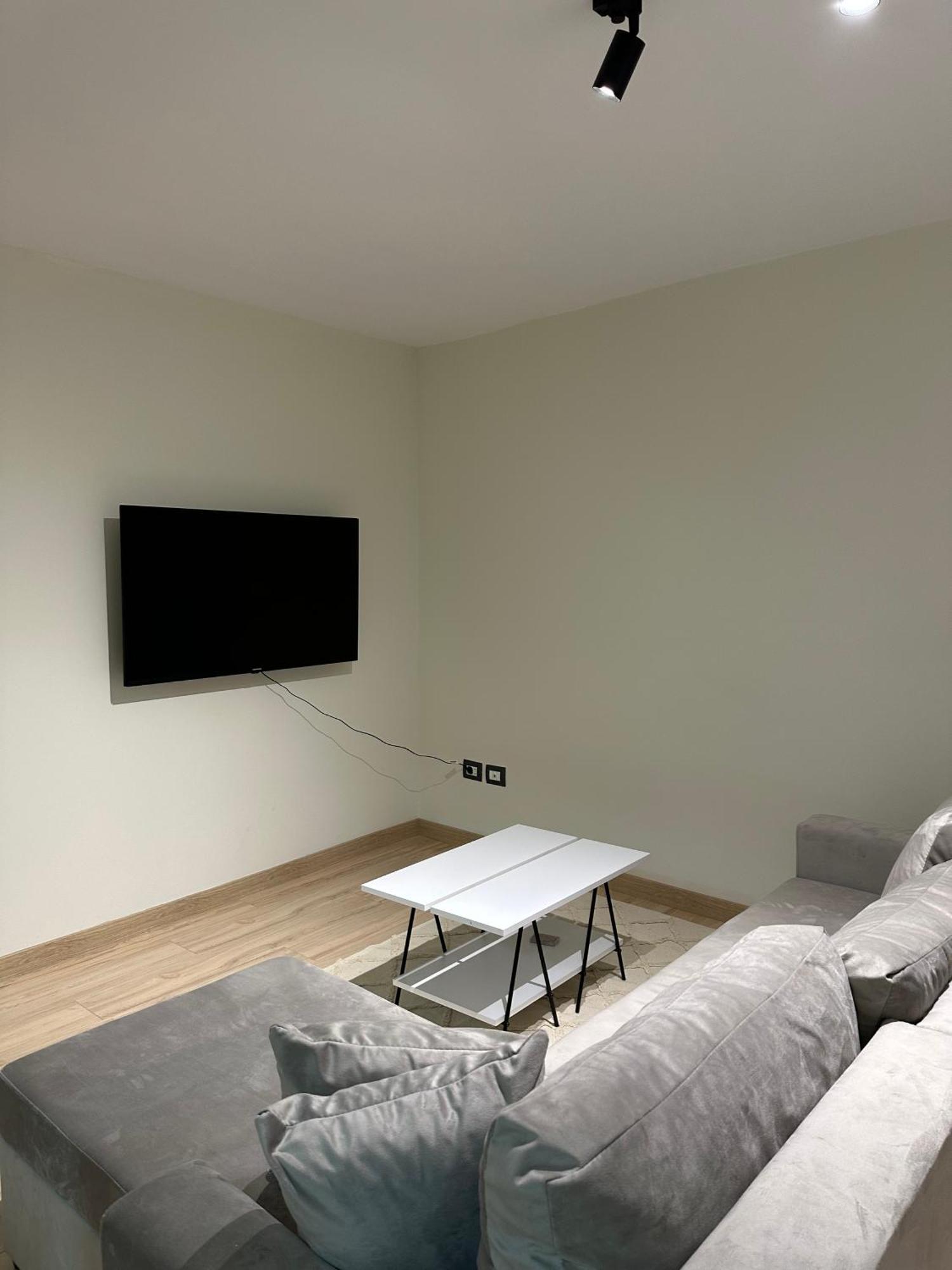White Apartment, In The Center Of Τίρανα Εξωτερικό φωτογραφία