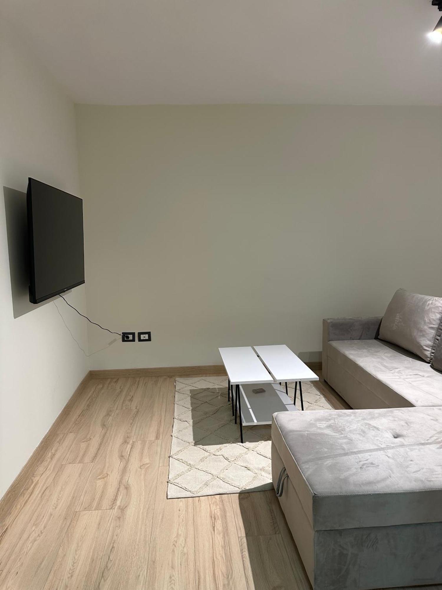 White Apartment, In The Center Of Τίρανα Εξωτερικό φωτογραφία
